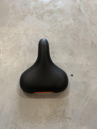 Ca. 40x Kunststof fietszadel, Zwart
